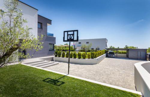 Villa Ana Škicini for 10 people with heated pool, kids activities and sea view near Novigrad - Foto 3