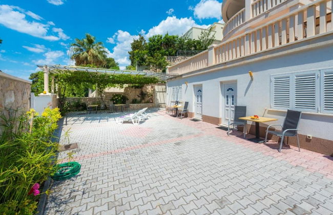 Villa Borna Apartments - Photo 18