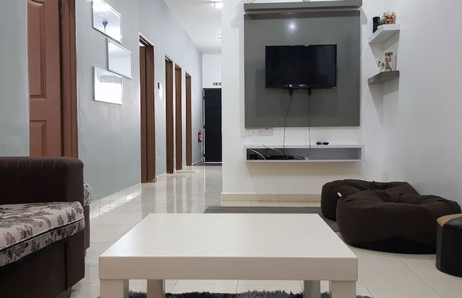 Fahaz Lumut Homestay - Photo 10