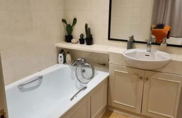 Lovely, spacious home with huge rear garden - Foto 18