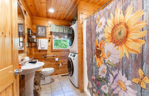 Wildflower Cabin with a private hot tub - Foto 13