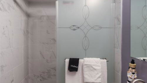 Chic Studio Retreat - Close to DC & Top Attractions - Foto 3, Shower