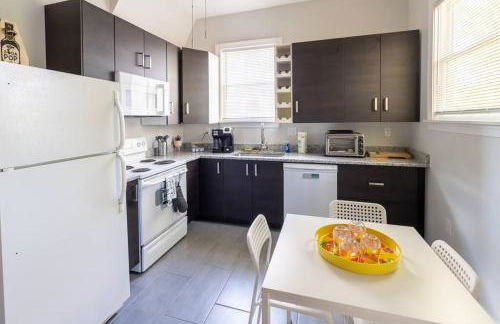 The Great Pink Lady with Huge Wrap Around Porch! - Foto 5