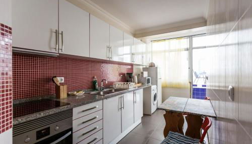 1-Bedroom Flat with Terrace, near Metro & Arena - Photo 3