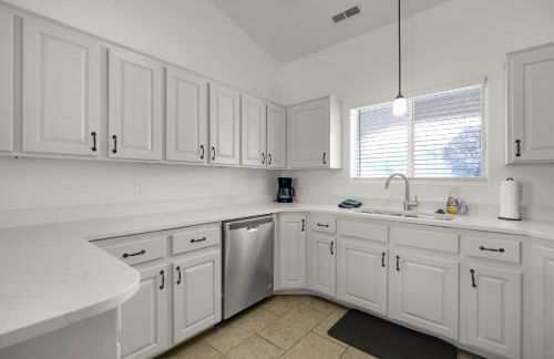 Near Zion Remodeled 4BR Sleeps 10 Patio - Foto 8