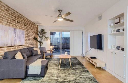 2B Getaway - Sleeps 6 - Pool, Pkg - Walk Dtwn - Foto 1