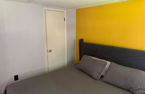 Nothing Fancy Older Apt Walk to Downtown King Bed - Foto 32