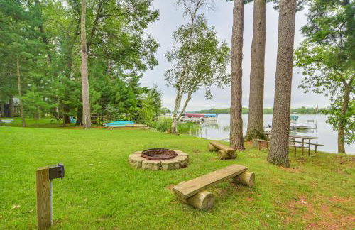 Boat Dock, BBQ and Fireside Fun Clam Lake Cabin - Foto 21