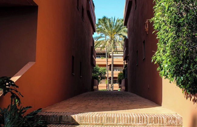 Magnificent Duplex Penthouse in Puerto Banus - Photo 33