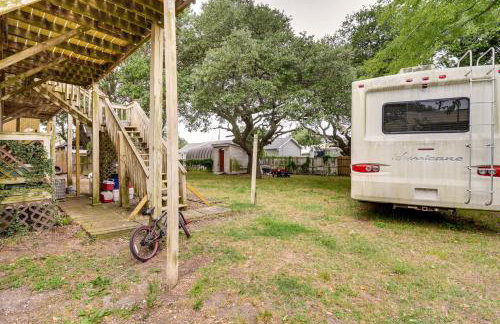 Stroll to Shore Quaint Condo with Deck in Norfolk - Photo 18