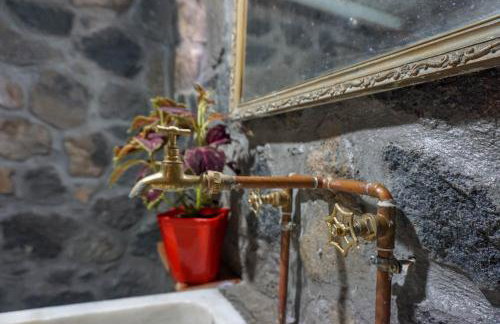 My Old Stone House in a 2 000 sqm private garden with Fab Glamping Tent - Photo 37