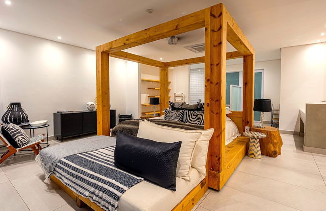 YOLO Spaces – The White House Boutique Villa - Foto 12