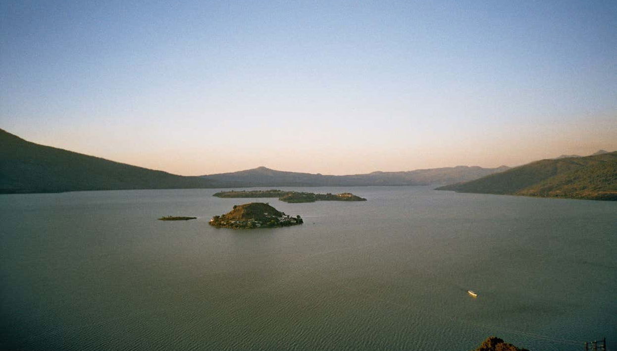Excursión a las islas Yunuén y Pacanda + Ihuatzio - Foto 2, Islas Yunuén y Pacanda sobre el lago lago de Pátzcuaro
