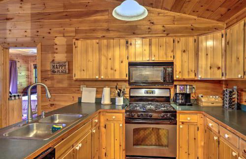 Cozy Cherry Log Cabin about 10 Mi to Mercier Orchards - Foto 9