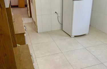 Casa ampla com ar condicionado e quintal para pets - Foto 7