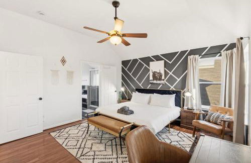 5BD Getaway w Pool Patio Firepit Mins to DT - Photo 18