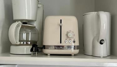 Jenny House - Photo 2, toaster