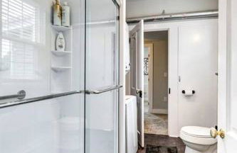 Cozy Dark & Moody Home New Reno 10 mins to Lanc - Foto 25