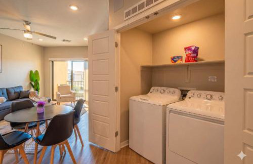 Bright 1BR Uptown Biltmore Gym Pool Parking WD - Foto 39