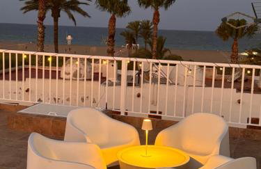 Casa de playa mediterránea, a metros de la playa - Foto 1