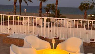 Casa de playa mediterránea, a metros de la playa - Foto 1