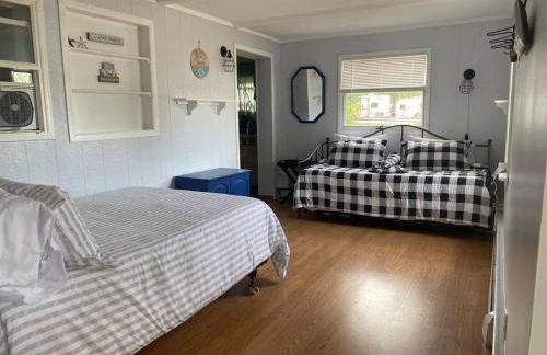 Caseville Splash and Sand Beach House - Photo 9