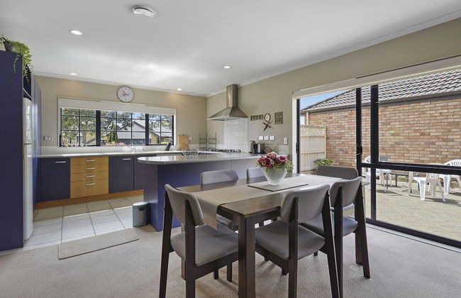 Spacious Family Home -Fully Fenced Yard - Foto 13