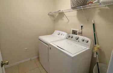 3 Bedroom Villa with Poolside Cinema and Games Room Close to theme Parks sleeps 6 - Photo 51