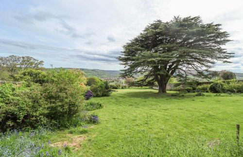 Aislaby Hall - Photo 2