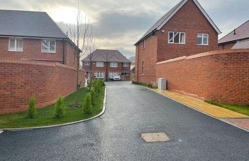 MODERN 4 BEDROOM HOUSE WITH GARDEN & PARKING - Foto 13