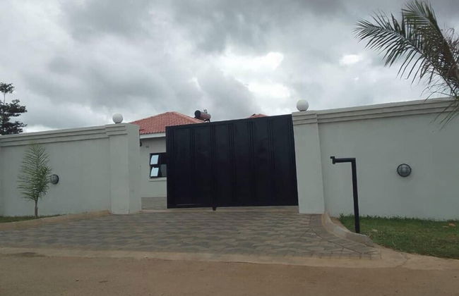 Luxury 3 Bedroom Self Catering Apartment- Masvingo - Foto 36