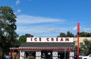 Charming 1920s Retreat Modern Kitchen 5 minutes to Dining and Med District - Foto 19