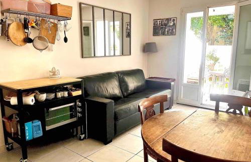 Two rooms and large terrace - Photo 13