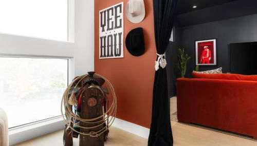 Heated Pool, Game Room, Outdoor Movies, Mins to Downtown, Sleeps 14 - Foto 4