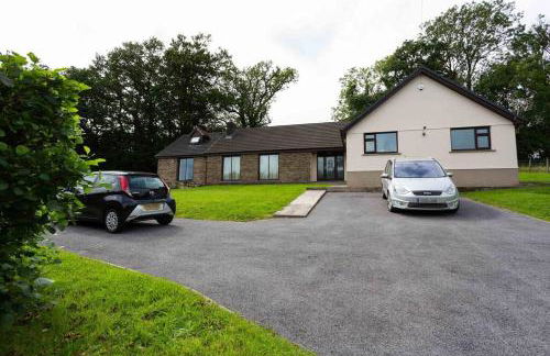 Spacious bungalow with estuary views near Llansteffan - Photo 26