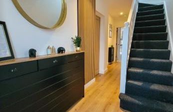4 bed 2 bath Spacious House with 2 Driveway parking in Ilford London - Foto 2