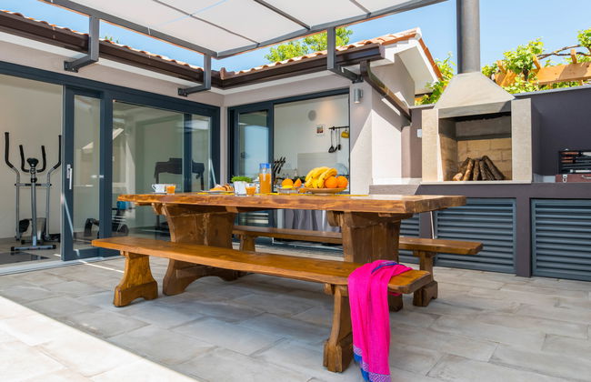 Villa with Swimming Pool, Outdoor Kitchen, Sauna, Hot Tub, Play Area, Sea View - Foto 61