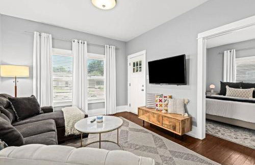 Fresh, Contemporary 2BR Home in Downtown Royal Oak - Photo 16