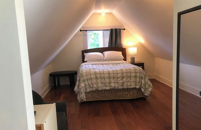 West Broadway guesthouse - Photo 21