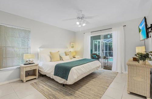 Spacious 3 Bed 3 Bath Pool Home in Naples - Photo 16