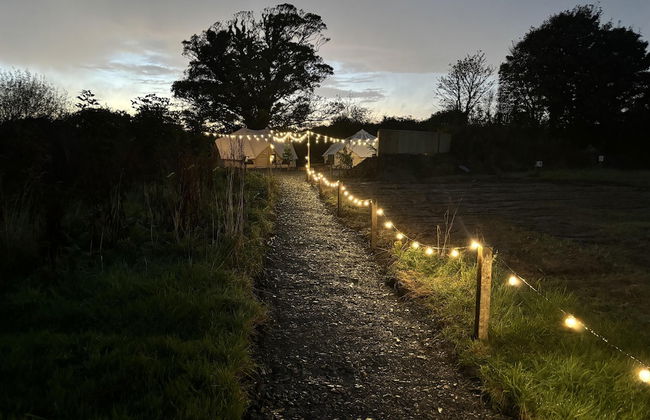 Cozy Winter Hot Tent With Log Burner, Tv & Hot tub - Photo 9