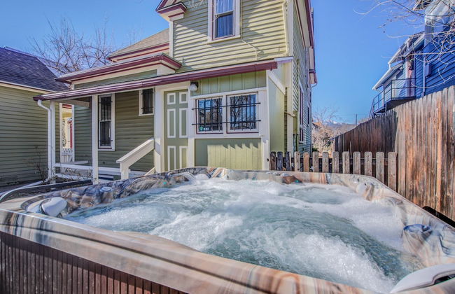 5bddowntown Victorian Charmhot Tub, Firepit - Photo 37