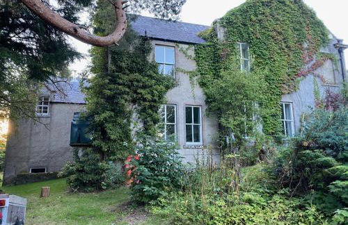 Beautiful Listed Mansion with incredible woodland views - Photo 40