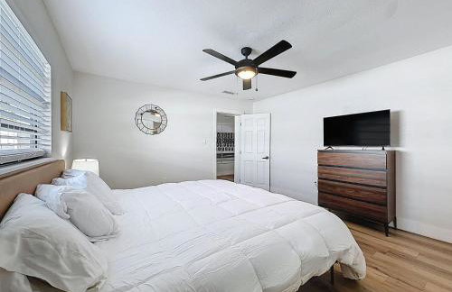 Newly Renovated | Minutes to Riverwalk & Beaches | Tampa Heights - Foto 57