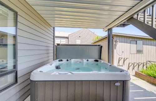 Spacious Camano Home with Hot Tub and Water Views! - Foto 35