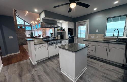 Riverfront Home with a View! - Foto 16