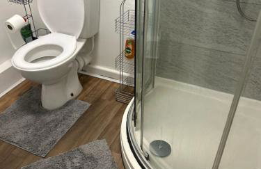 Elegant 2BR Escape Ideal for Long Stays - Foto 17