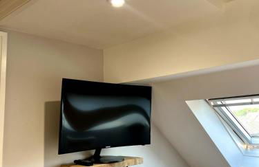 FRESH Flat in Leek, Staffordshire - Photo 17