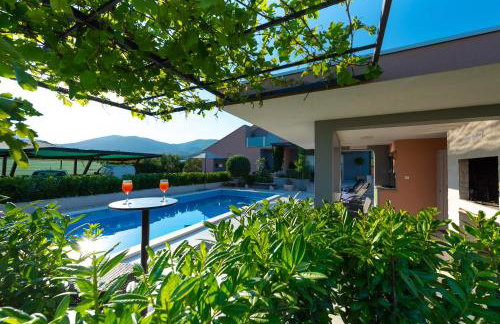 Villa Toni with 5 bedrooms and heated pool - Photo 9