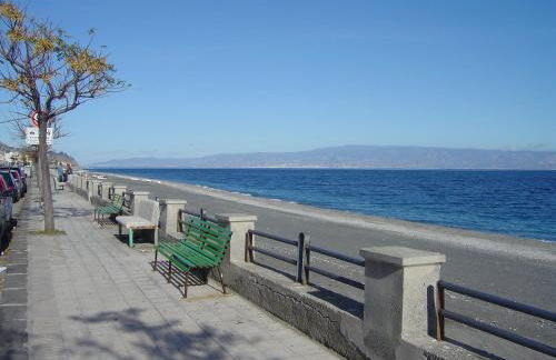 Mirone Apartment FRONTE MARE beachfront house - Foto 10